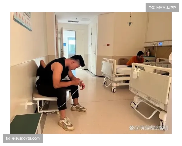 严鼎皓意大利手术康复,母亲陪伴度难关